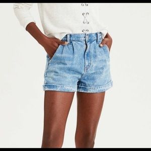 American Eagle High Waisted Cuffed Hem Mom Jean Shorts Women’s Size 6